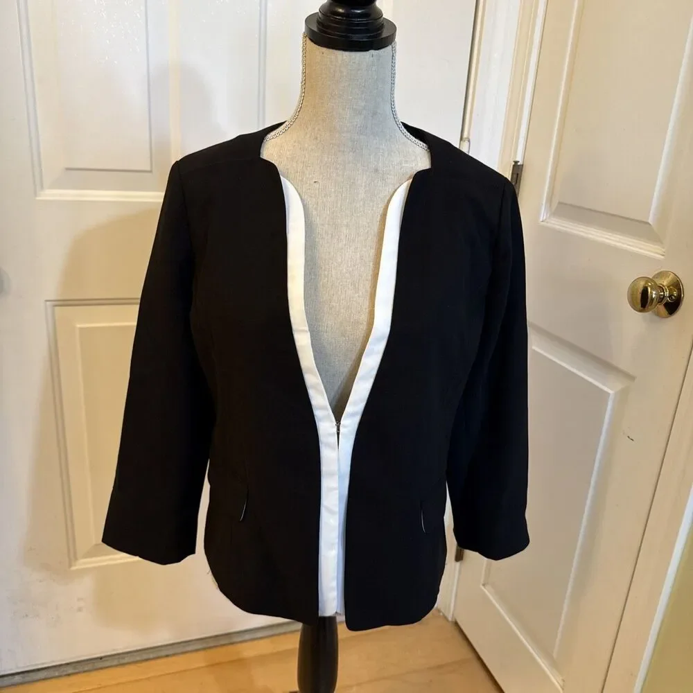 TUXEDO JACKET Kenneth Cole Women’s Black And White Size Medium Classic Blazer
